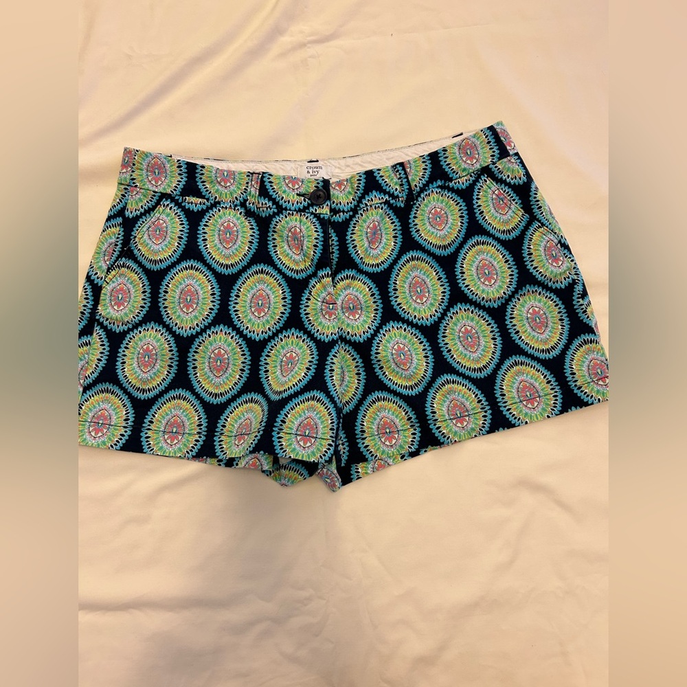 Crown and Ivy shorts size 14 p
No rips, stains from a smoke free house.